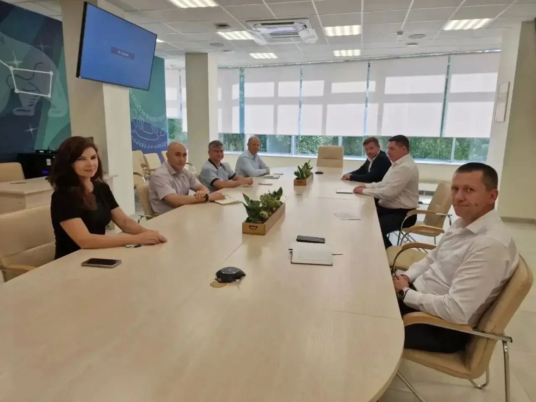 Министр экономического развития и промышленности Республики Коми Алексей Просужих вместе с коллегами провёл рабочую встречу с представителями Коми отделения ПАО Сбербанк Министр экономического развития и промышленности Республики Коми Алексей Просужих вместе с коллегами провёл рабочую встречу с представителями Коми отделения ПАО Сбербанк