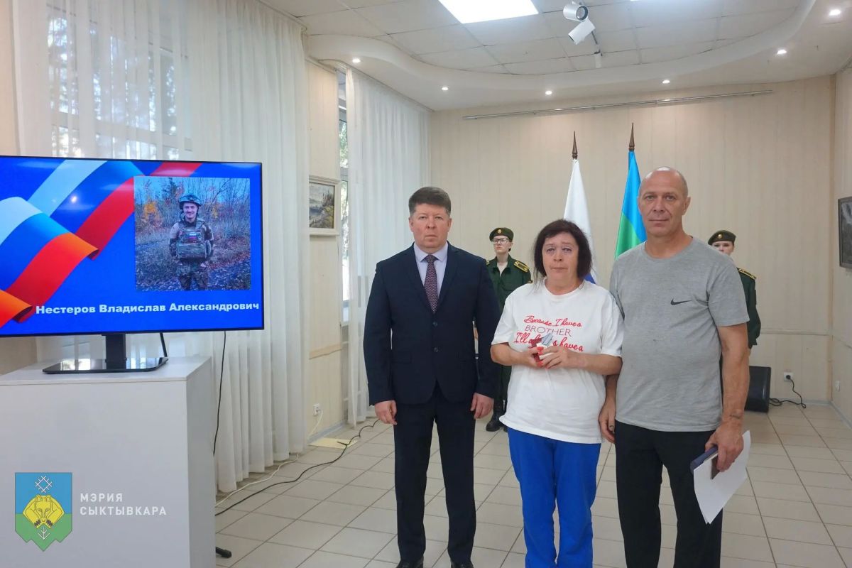 В Сыктывкаре прошла церемония передачи государственных наград семьям героев, погибших в ходе специальной военной операции В Сыктывкаре прошла церемония передачи государственных наград семьям героев, погибших в ходе специальной военной операции