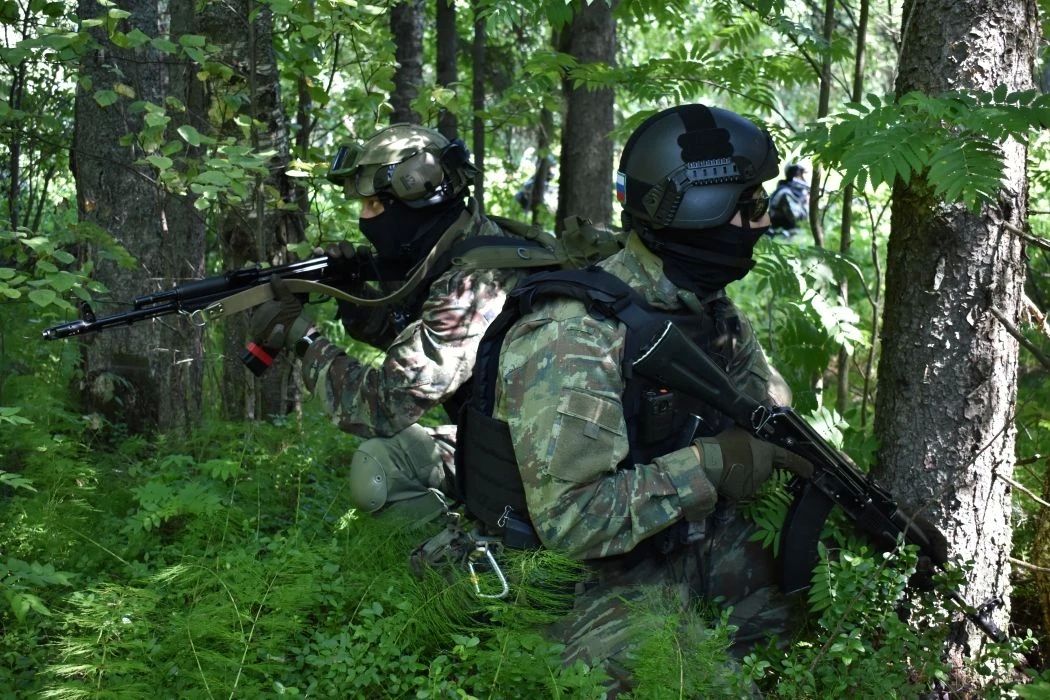 В Коми прошли учения силовиков по ликвидации условной диверсионной группы в Сыктывдинском районе В Коми прошли учения силовиков по ликвидации условной диверсионной группы в Сыктывдинском районе