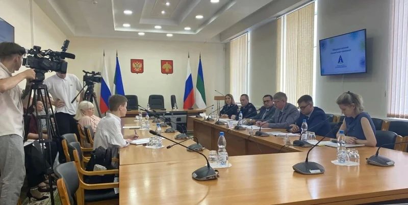 В Республике Коми стартовала всероссийская кампания по безопасности на перекрестках В Республике Коми стартовала всероссийская кампания по безопасности на перекрестках