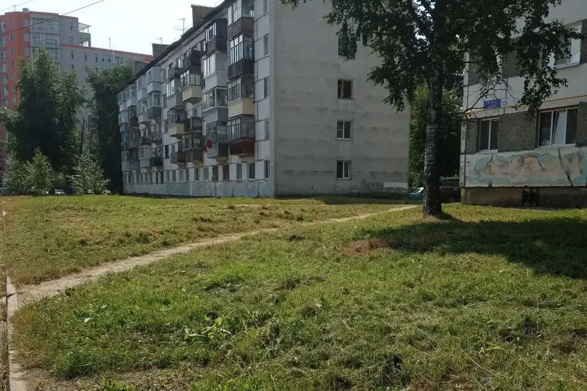 Максим Мартышин: Подрядчик заканчивает второй заход по покосу травы на общественных территориях Эжвинского района Максим Мартышин: Подрядчик заканчивает второй заход по покосу травы на общественных территориях Эжвинского района
