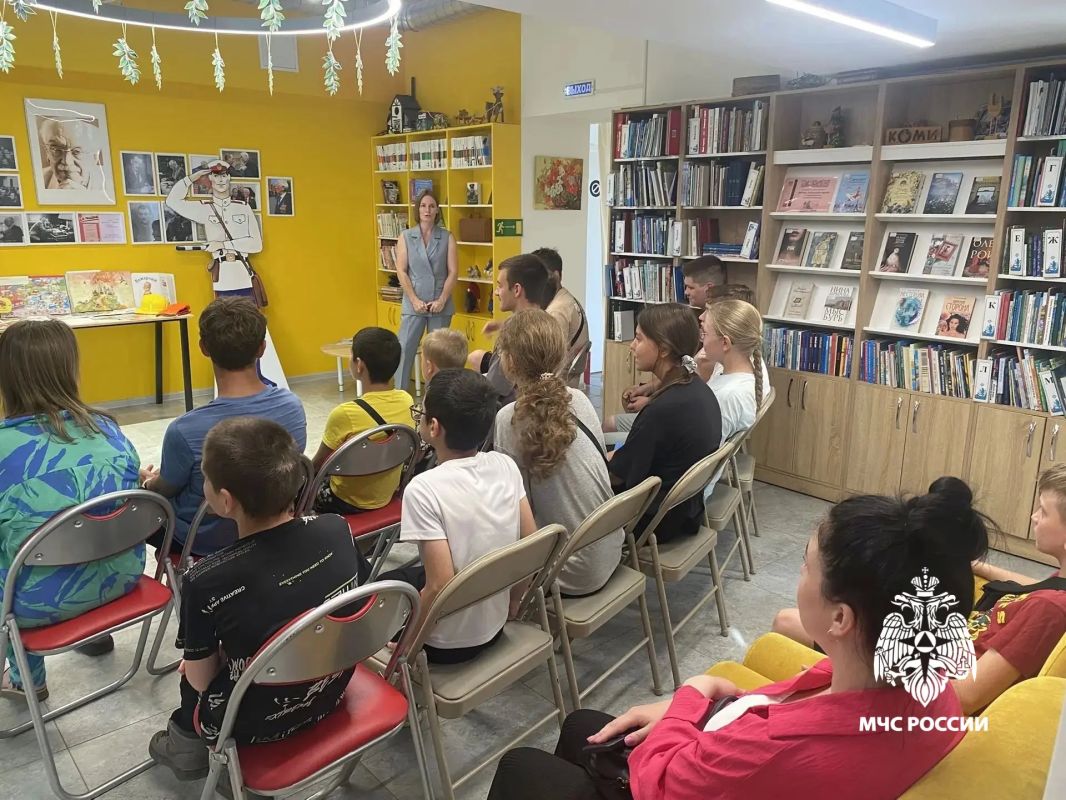 Утром, вечером и днём осторожен будь с огнём! Утром, вечером и днём осторожен будь с огнём!