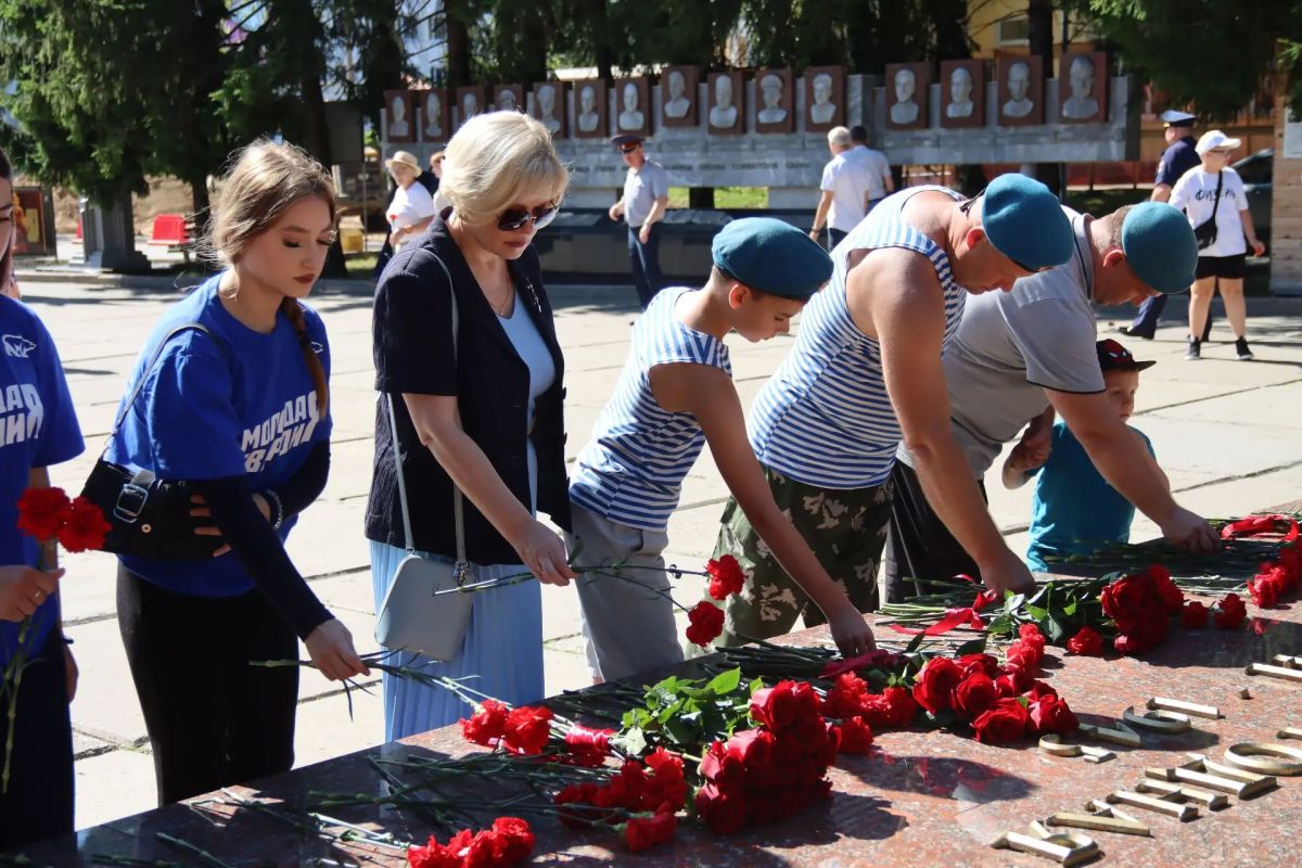 Максим Мартышин: Сегодня, в День Воздушно-десантных войск почтили память героев Максим Мартышин: Сегодня, в День Воздушно-десантных войск почтили память героев