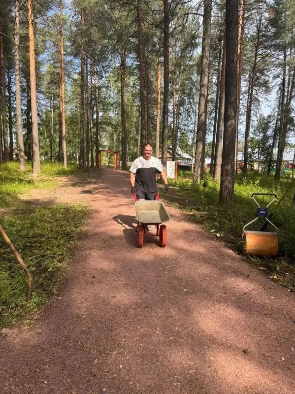 Максим Мартышин: Друзья, сегодня хочу поделиться хорошими новостями из наших пригородных посёлков - Краснозатонского и Верхней Максаковки Максим Мартышин: Друзья, сегодня хочу поделиться хорошими новостями из наших пригородных посёлков - Краснозатонского и Верхней Максаковки