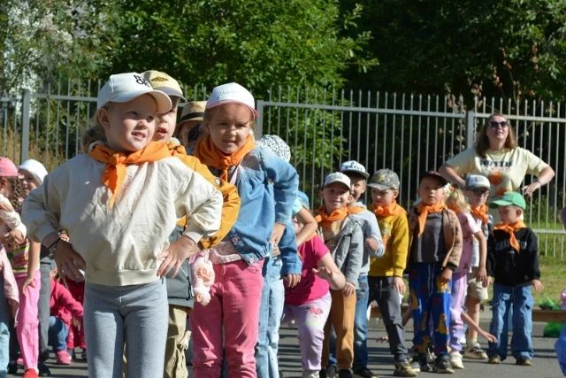 В Сыктывкаре в рамках акции «Зарядка со стражем порядка» полицейские организовали для юных подшефных кадетов спортивный праздник В Сыктывкаре в рамках акции «Зарядка со стражем порядка» полицейские организовали для юных подшефных кадетов спортивный праздник