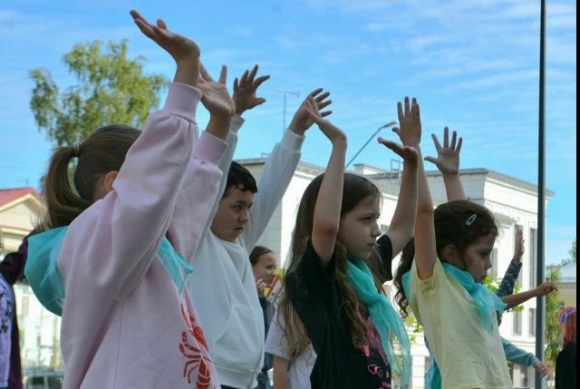 В Сыктывкаре прошла всероссийская акция «Зарядка со стражем порядка» В Сыктывкаре прошла всероссийская акция «Зарядка со стражем порядка»