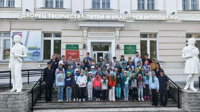 В Сыктывкаре прошла всероссийская акция «Зарядка со стражем порядка» В Сыктывкаре прошла всероссийская акция «Зарядка со стражем порядка»