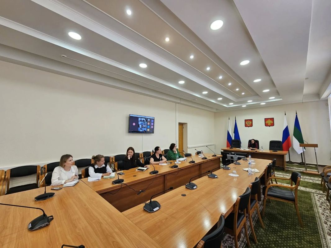 Про СМИ и выборы. Руководитель аппарата Избирательной комиссии Республики Коми Наталия Евгеньевна Макарова провела обучение представителей средств массовой информации Про СМИ и выборы. Руководитель аппарата Избирательной комиссии Республики Коми Наталия Евгеньевна Макарова провела обучение представителей средств массовой информации