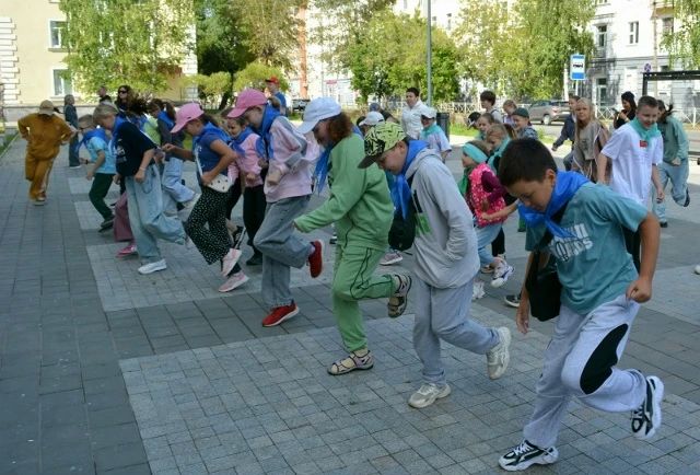 В Сыктывкаре прошла всероссийская акция «Зарядка со стражем порядка» В Сыктывкаре прошла всероссийская акция «Зарядка со стражем порядка»