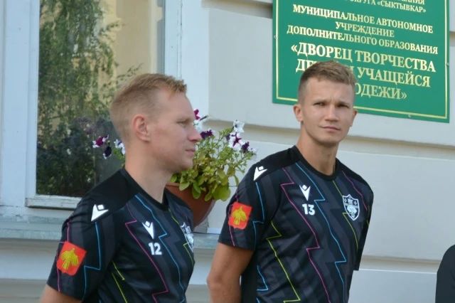 В Сыктывкаре прошла всероссийская акция «Зарядка со стражем порядка» В Сыктывкаре прошла всероссийская акция «Зарядка со стражем порядка»