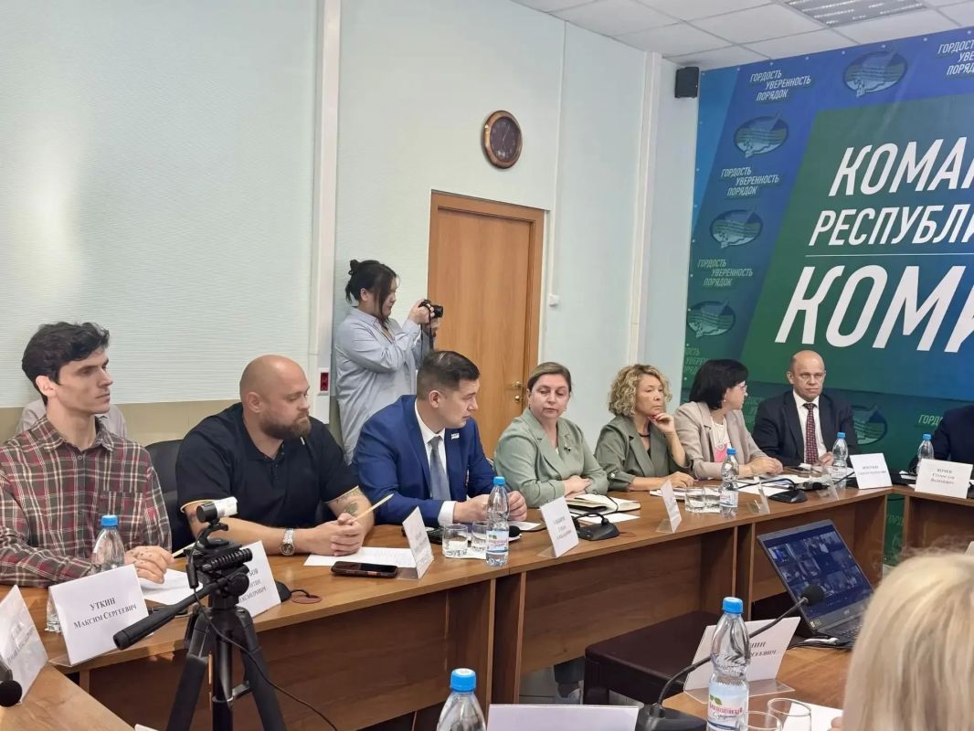 В Сыктывкаре, на площадке Штаба общественной поддержки в Доме печати, состоялся круглый стол, посвящённый трудоустройству участников специальной военной операции В Сыктывкаре, на площадке Штаба общественной поддержки в Доме печати, состоялся круглый стол, посвящённый трудоустройству участников специальной военной операции