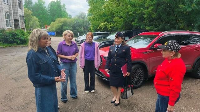 В Сыктывкаре полицейские, общественники и волонтеры провели рейд по выявлению наркограффити В Сыктывкаре полицейские, общественники и волонтеры провели рейд по выявлению наркограффити