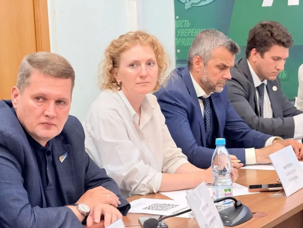 Максим Мартышин: Вчера на базе Общественной приёмной Главы Республики Коми прошло заседание штаба общественной поддержки «Команда Республики Коми» Максим Мартышин: Вчера на базе Общественной приёмной Главы Республики Коми прошло заседание штаба общественной поддержки «Команда Республики Коми»