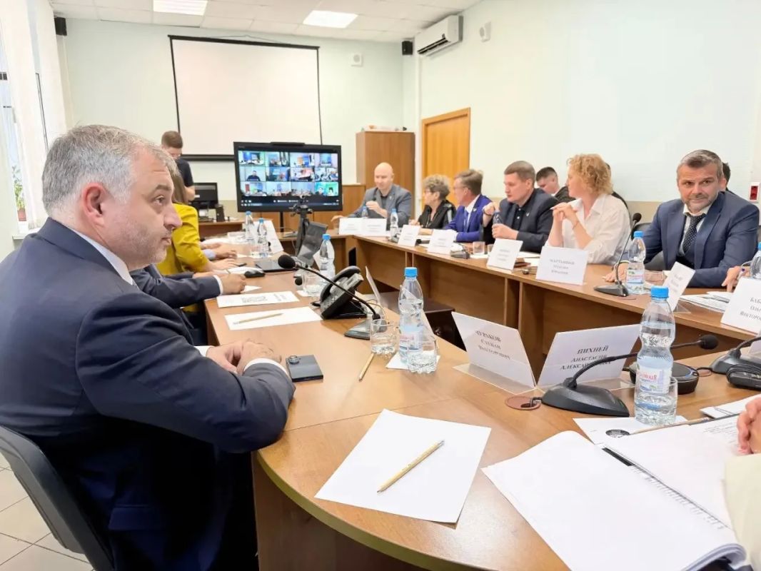 Максим Мартышин: Вчера на базе Общественной приёмной Главы Республики Коми прошло заседание штаба общественной поддержки «Команда Республики Коми» Максим Мартышин: Вчера на базе Общественной приёмной Главы Республики Коми прошло заседание штаба общественной поддержки «Команда Республики Коми»