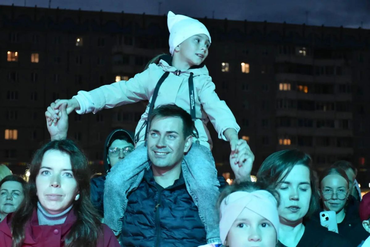 Максим Мартышин: Вчера в Эжве был по-настоящему праздничный вечер: парк по улице Славы наполнился людьми, музыкой и улыбками Максим Мартышин: Вчера в Эжве был по-настоящему праздничный вечер: парк по улице Славы наполнился людьми, музыкой и улыбками
