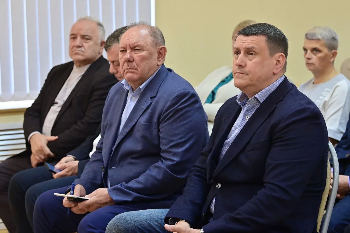«Вертолётное сообщение будет!»: Ростислав Гольдштейн взял под личный контроль проблемы отдалённых сёл Троицко-Печорского района «Вертолётное сообщение будет!»: Ростислав Гольдштейн взял под личный контроль проблемы отдалённых сёл Троицко-Печорского района
