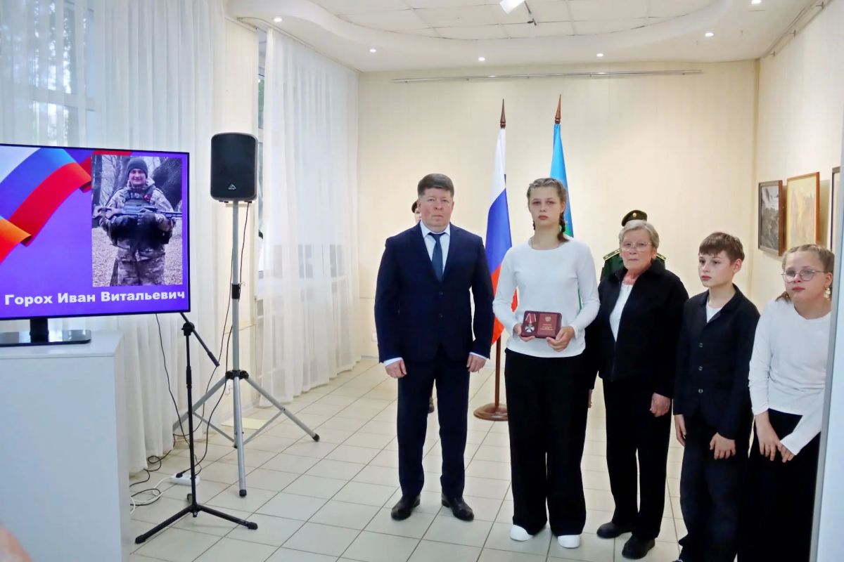 В Сыктывкаре прошла церемония передачи государственных наград семьям героев, погибших в ходе специальной военной операции В Сыктывкаре прошла церемония передачи государственных наград семьям героев, погибших в ходе специальной военной операции