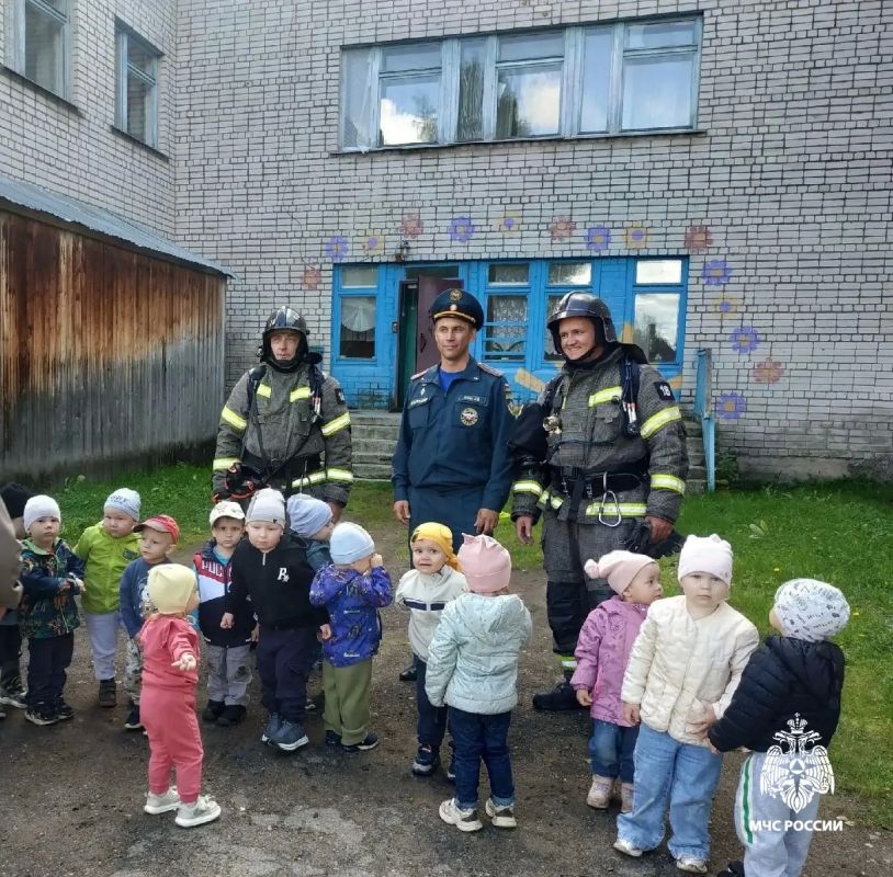 Пожарная тревога! Просьба покинуть помещение! Пожарная тревога! Просьба покинуть помещение!