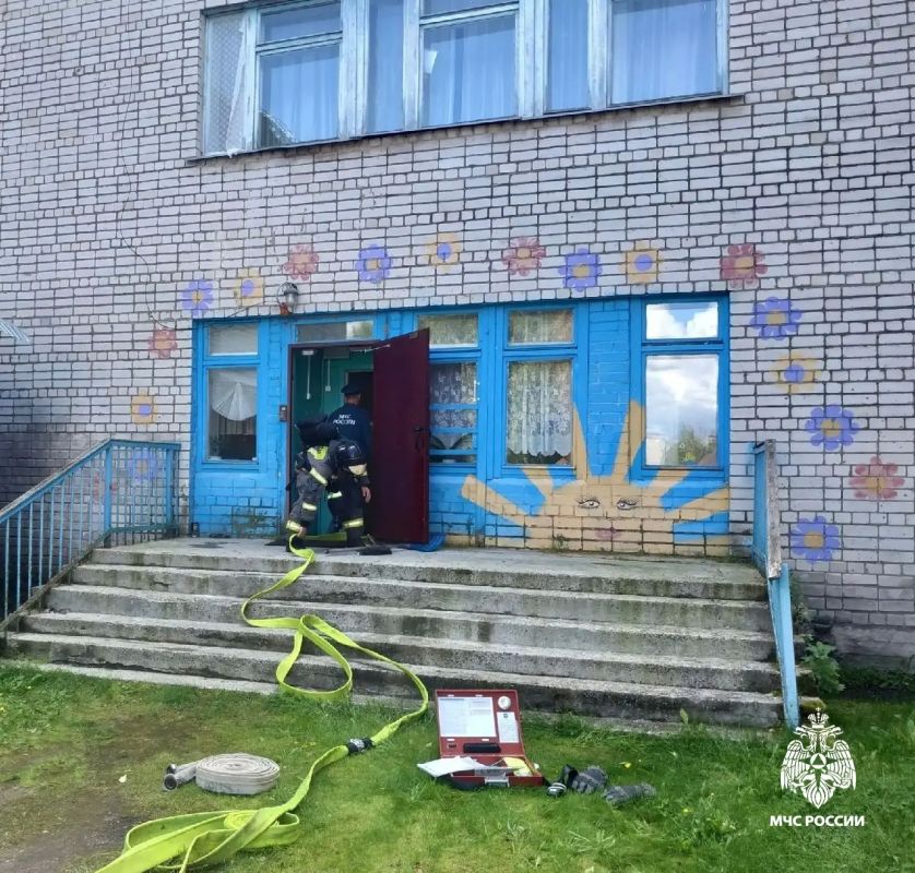 Пожарная тревога! Просьба покинуть помещение! Пожарная тревога! Просьба покинуть помещение!