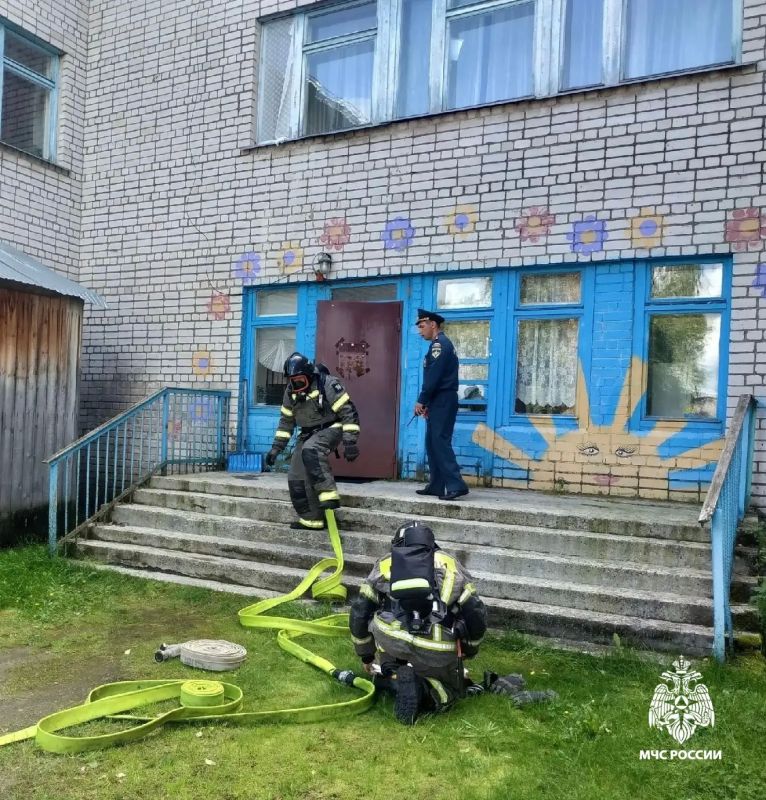 Пожарная тревога! Просьба покинуть помещение! Пожарная тревога! Просьба покинуть помещение!