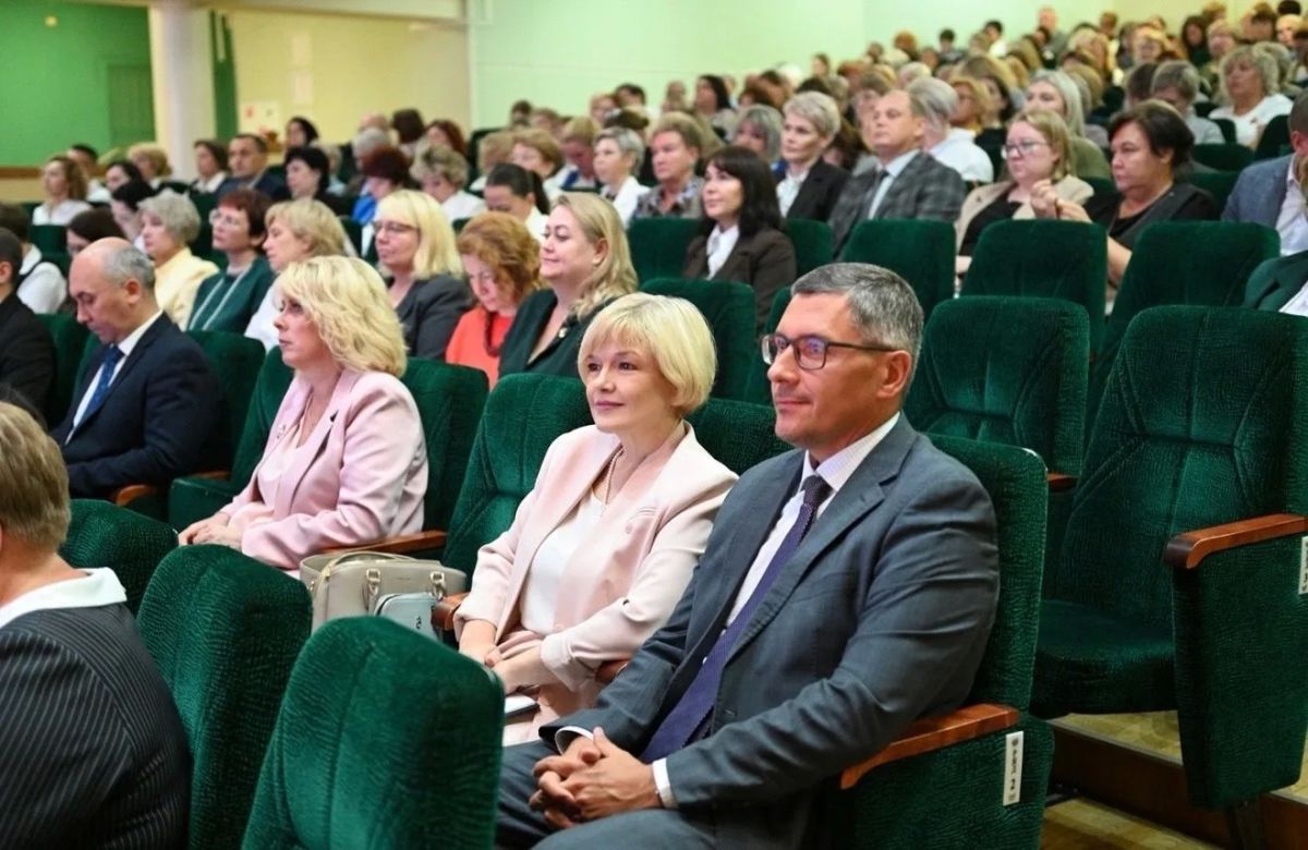 В Сыктывкаре состоялось Республиканское августовское педагогическое совещание В Сыктывкаре состоялось Республиканское августовское педагогическое совещание