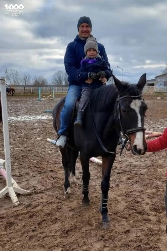 Максим Мартышин: Знакомьтесь, семья Лобановых Максим Мартышин: Знакомьтесь, семья Лобановых