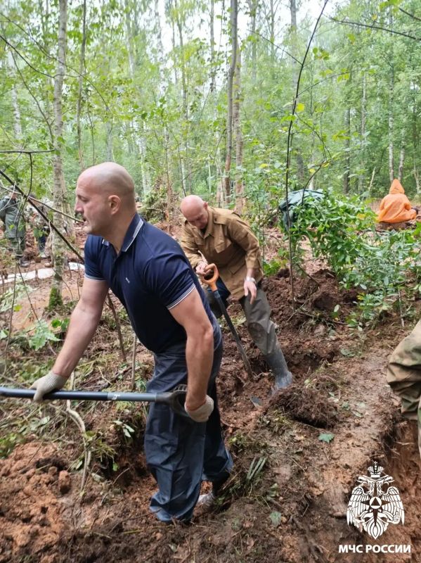По пути Героя. В Великом Новгороде прошел военно-исторический поисково-мемориальный маршрут «Дорогой героев» по местам боевых сражений на территории Новгородской области По пути Героя. В Великом Новгороде прошел военно-исторический поисково-мемориальный маршрут «Дорогой героев» по местам боевых сражений на территории Новгородской области