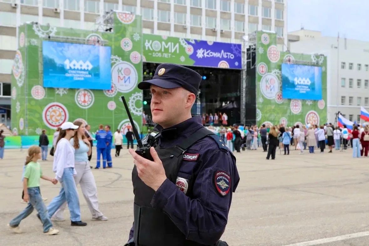 Полицейские обеспечили охрану общественного порядка на мероприятиях, посвящённых празднованию 105-й годовщины со дня образования Республики Коми Полицейские обеспечили охрану общественного порядка на мероприятиях, посвящённых празднованию 105-й годовщины со дня образования Республики Коми