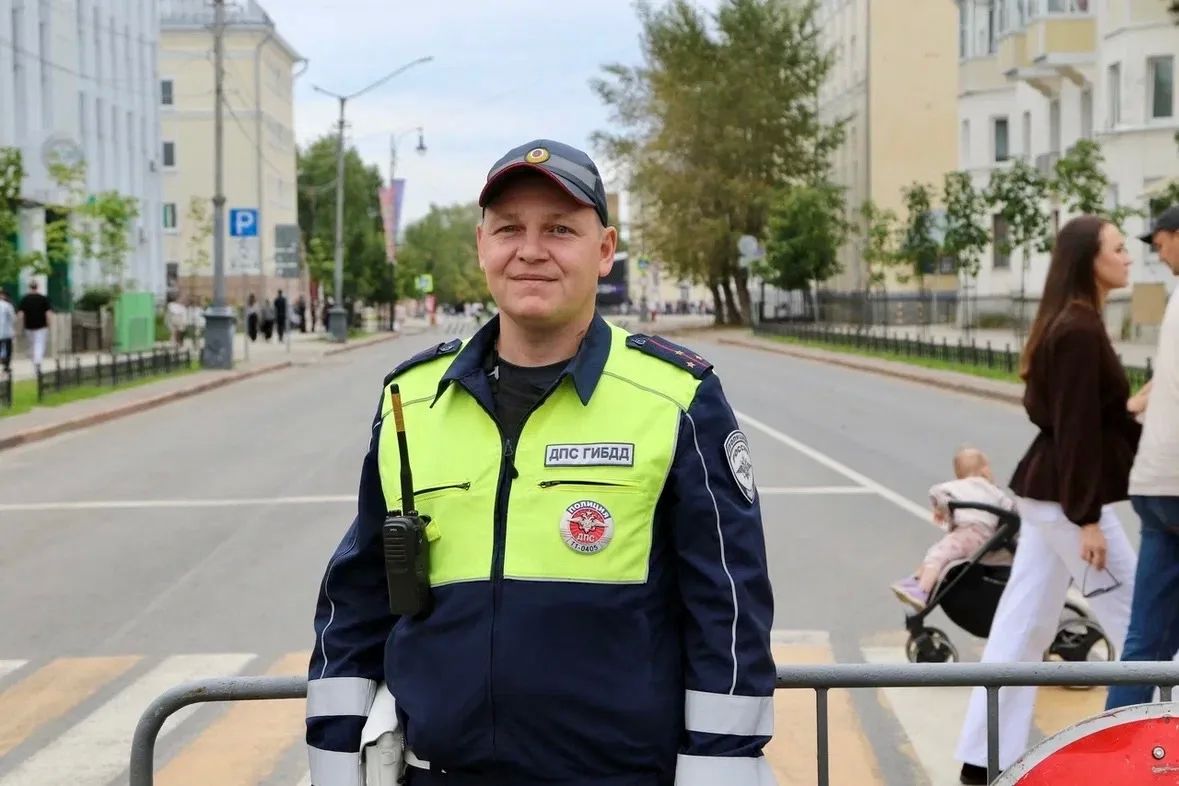 Полицейские обеспечили охрану общественного порядка на мероприятиях, посвящённых празднованию 105-й годовщины со дня образования Республики Коми Полицейские обеспечили охрану общественного порядка на мероприятиях, посвящённых празднованию 105-й годовщины со дня образования Республики Коми