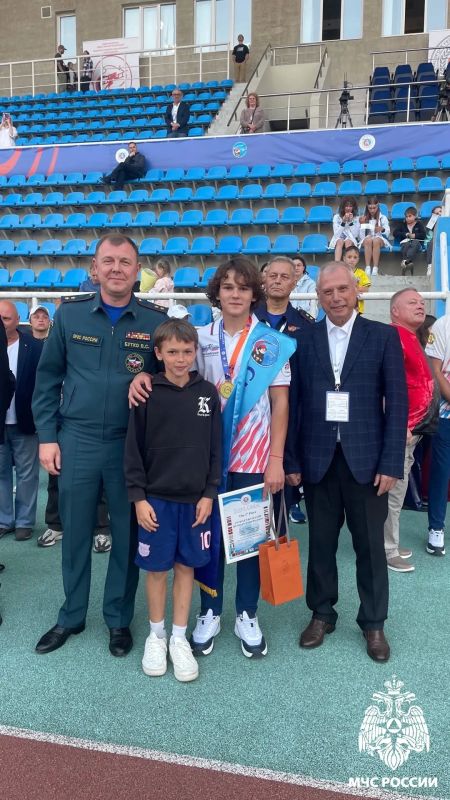 Наши ребята - Чемпионы мира В Жуковском торжественно открылись XV Чемпионат мира среди юношей и юниоров и XI Чемпионат мира среди девушек и юниорок по пожарно-спасательному спорту. На протяжении четырех дней юные спортсмены... Наши ребята - Чемпионы мира В Жуковском торжественно открылись XV Чемпионат мира среди юношей и юниоров и XI Чемпионат мира среди девушек и юниорок по пожарно-спасательному спорту. На протяжении четырех дней юные спортсмены...