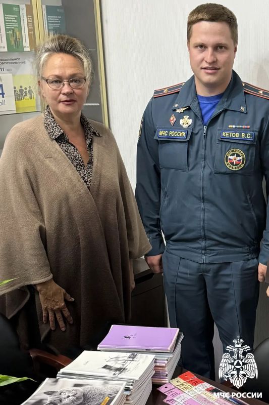 К школе готовы. В преддверии Дня знаний сотрудники Молодежного совета Главного управления МЧС России по Республике Коми приняли участие в благотворительной акции «Чудо-портфель»