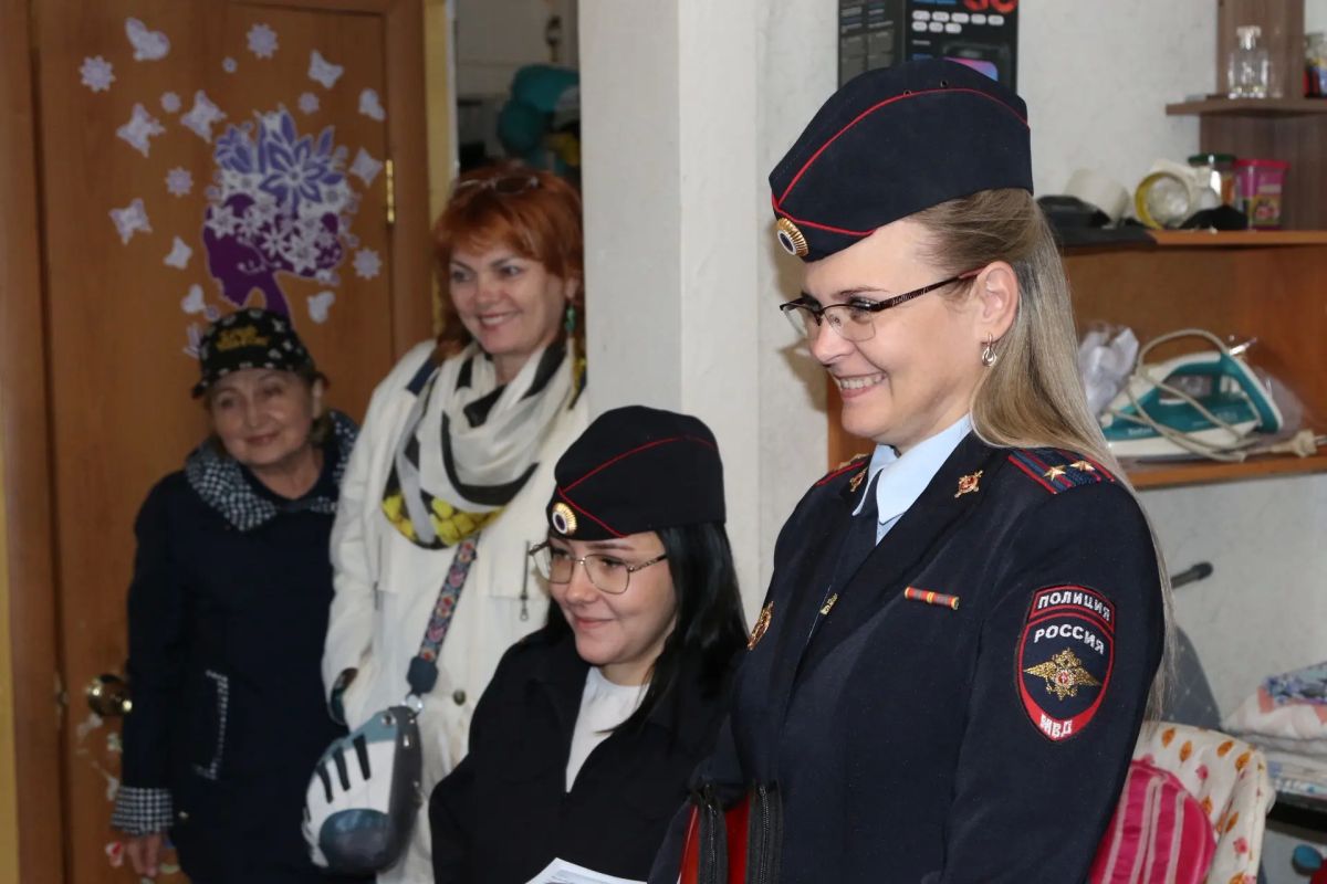 В Коми полицейские и общественники поддержали всероссийскую акцию «Помоги пойти учиться» В Коми полицейские и общественники поддержали всероссийскую акцию «Помоги пойти учиться»