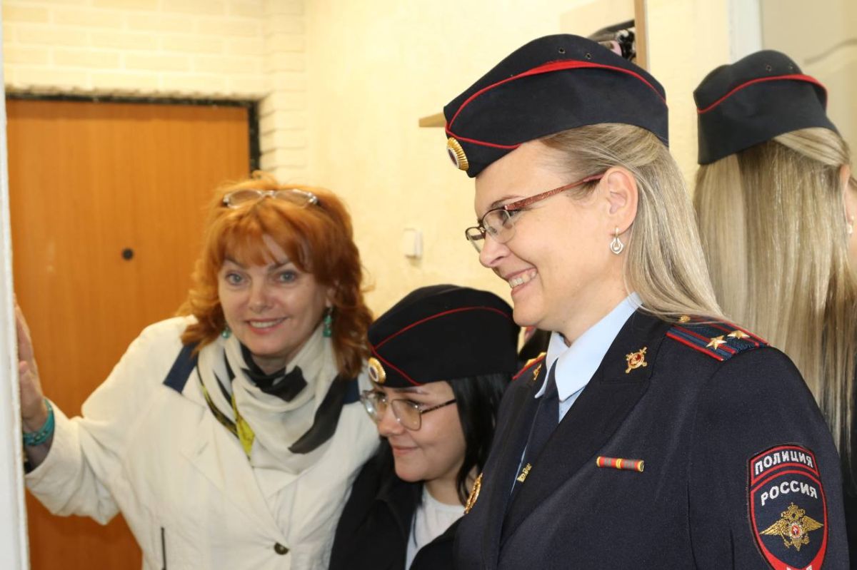 В Коми полицейские и общественники поддержали всероссийскую акцию «Помоги пойти учиться» В Коми полицейские и общественники поддержали всероссийскую акцию «Помоги пойти учиться»