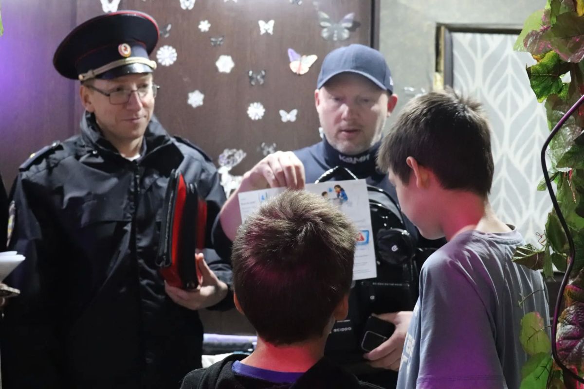 Полицейские и общественники Коми продолжают благотворительную акцию «Помоги пойти учиться» Полицейские и общественники Коми продолжают благотворительную акцию «Помоги пойти учиться»