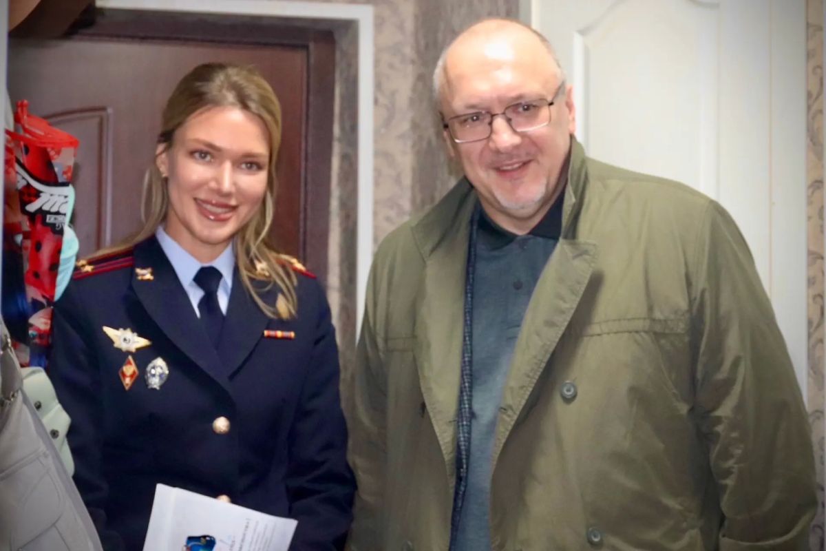 Полицейские и общественники Коми продолжают благотворительную акцию «Помоги пойти учиться» Полицейские и общественники Коми продолжают благотворительную акцию «Помоги пойти учиться»