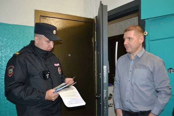 В Сыктывкаре полицейские и общественники провели профилактические рейды в рамках акции «Жилой сектор» В Сыктывкаре полицейские и общественники провели профилактические рейды в рамках акции «Жилой сектор»