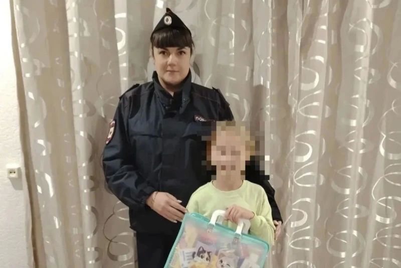 Помоги пойти учиться: в Республике Коми полицейские и общественники поздравили школьников с 1 сентября Помоги пойти учиться: в Республике Коми полицейские и общественники поздравили школьников с 1 сентября
