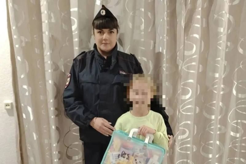 Помоги пойти учиться: в Республике Коми полицейские и общественники поздравили школьников с 1 сентября Помоги пойти учиться: в Республике Коми полицейские и общественники поздравили школьников с 1 сентября