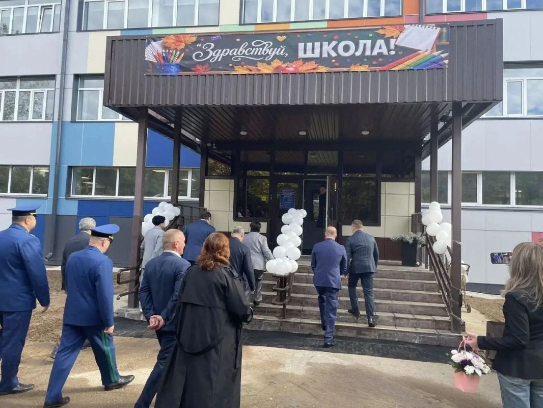 Сегодня, в День знаний, прокурор Республики Коми Николай Егоров принял участие в торжественном мероприятии, организованном в МБОУ «Выльгортская СОШ № 2» им. В.П. Налимова Сегодня, в День знаний, прокурор Республики Коми Николай Егоров принял участие в торжественном мероприятии, организованном в МБОУ «Выльгортская СОШ № 2» им. В.П. Налимова