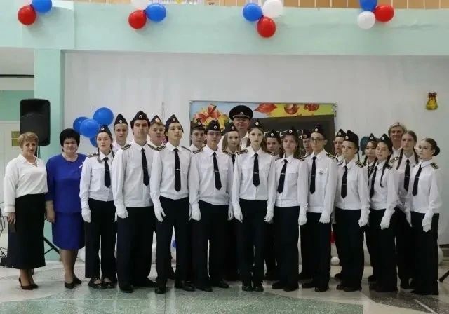С Днём знаний, кадеты!. . Сегодня сотрудники полиции по доброй традиции поздравили свои подшефные кадетские классы с началом нового учебного года С Днём знаний, кадеты!. . Сегодня сотрудники полиции по доброй традиции поздравили свои подшефные кадетские классы с началом нового учебного года