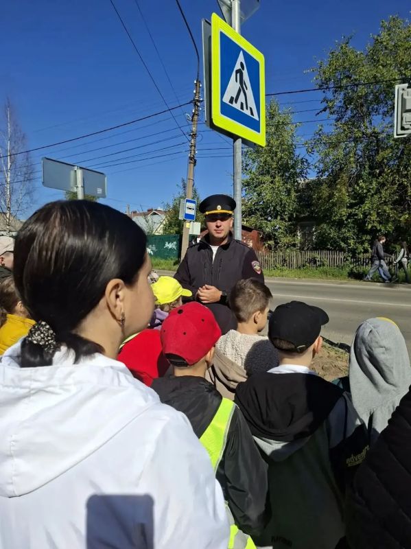 Максим Мартышин: Вчера на улице Энгельса, вблизи Коми национальной гимназии, заработал вызывной светофор Максим Мартышин: Вчера на улице Энгельса, вблизи Коми национальной гимназии, заработал вызывной светофор