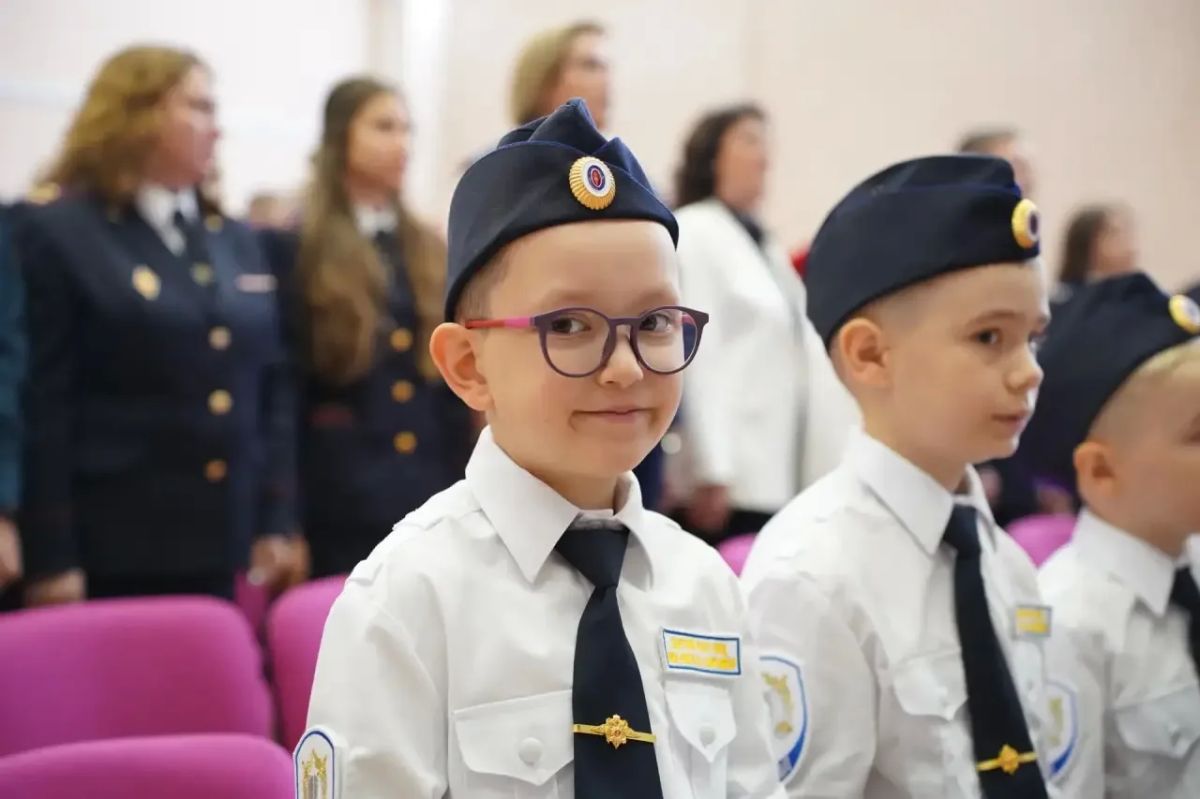 Сегодня в средней общеобразовательной школе № 21 города Сыктывкара состоялось торжественное открытие первого в регионе подшефного кадетского класса следственного управления МВД по Республике Коми Сегодня в средней общеобразовательной школе № 21 города Сыктывкара состоялось торжественное открытие первого в регионе подшефного кадетского класса следственного управления МВД по Республике Коми