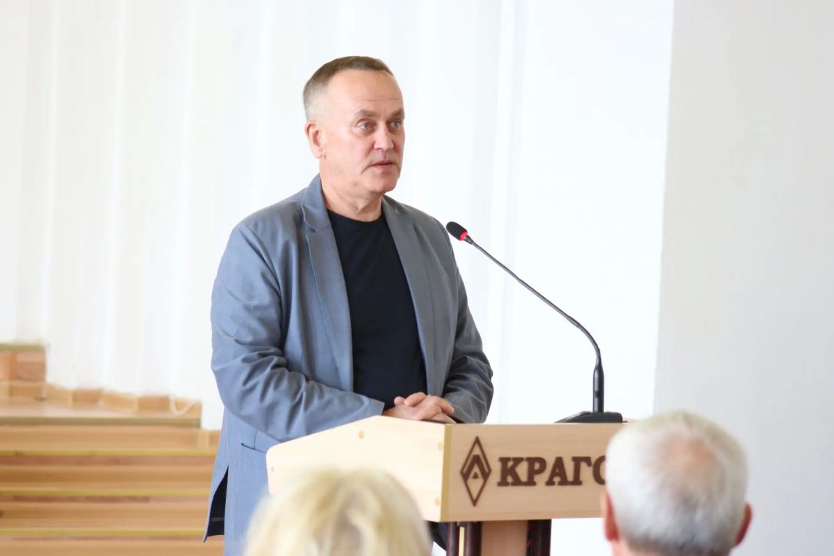 Председатель избиркома Коми Дмитрий Митюшев поздравил студентов академии госслужбы с Днем знаний и рассказал про предстоящие выборы Председатель избиркома Коми Дмитрий Митюшев поздравил студентов академии госслужбы с Днем знаний и рассказал про предстоящие выборы
