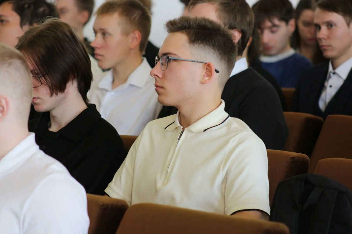 Председатель избиркома Коми Дмитрий Митюшев поздравил студентов академии госслужбы с Днем знаний и рассказал про предстоящие выборы Председатель избиркома Коми Дмитрий Митюшев поздравил студентов академии госслужбы с Днем знаний и рассказал про предстоящие выборы