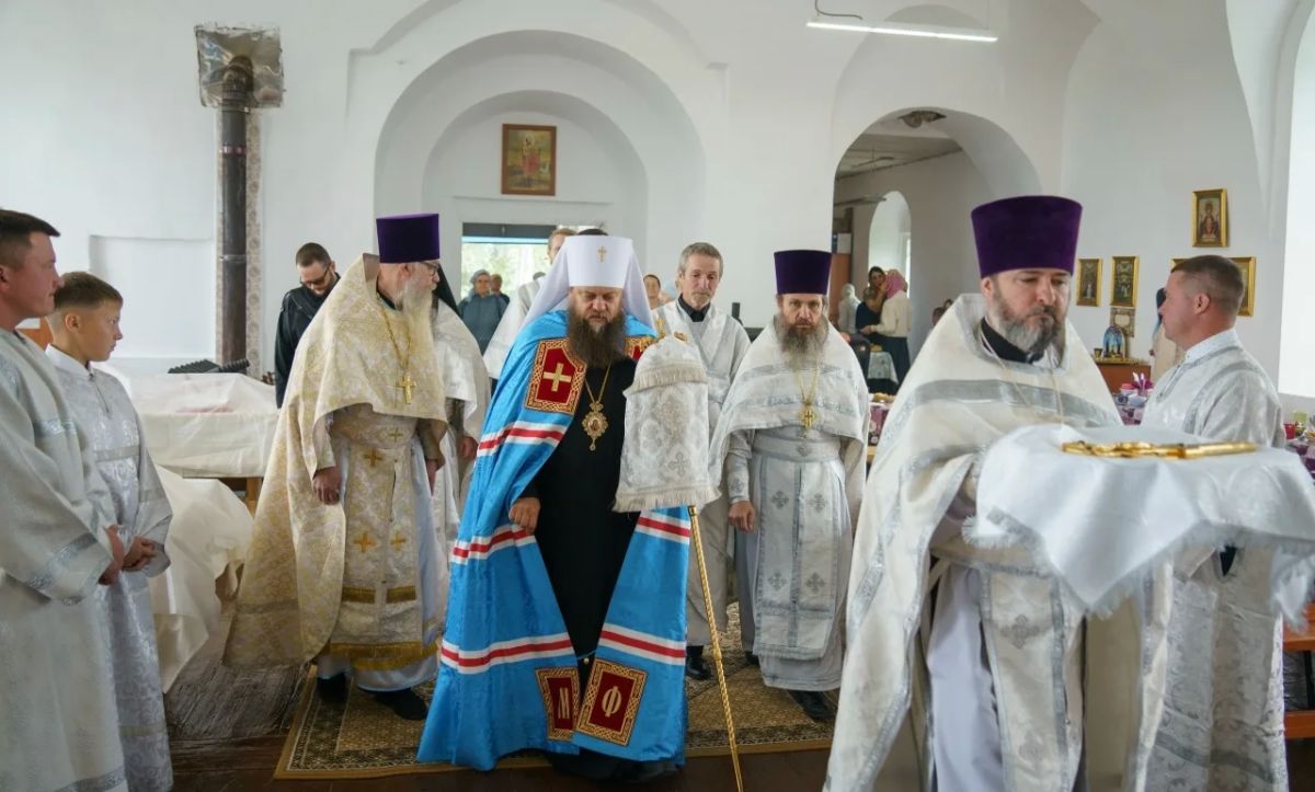 Придел в честь Богоявления Господня в храме Пезмога освящен Придел в честь Богоявления Господня в храме Пезмога освящен