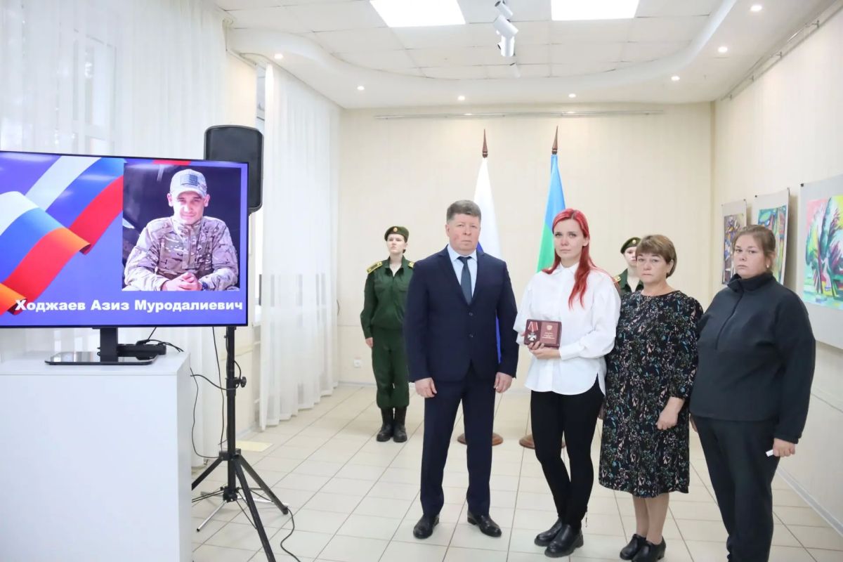 В Сыктывкаре прошла церемония передачи государственных наград семьям героев, погибших в ходе специальной военной операции В Сыктывкаре прошла церемония передачи государственных наград семьям героев, погибших в ходе специальной военной операции