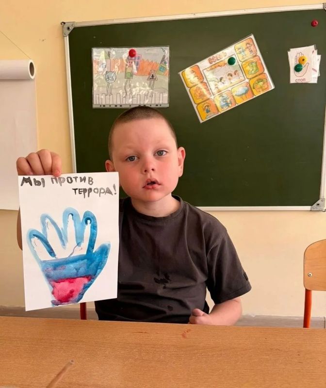 Сегодня в детских садах Сыктывкара прошли мероприятия, посвящённые Дню солидарности в борьбе с терроризмом Сегодня в детских садах Сыктывкара прошли мероприятия, посвящённые Дню солидарности в борьбе с терроризмом