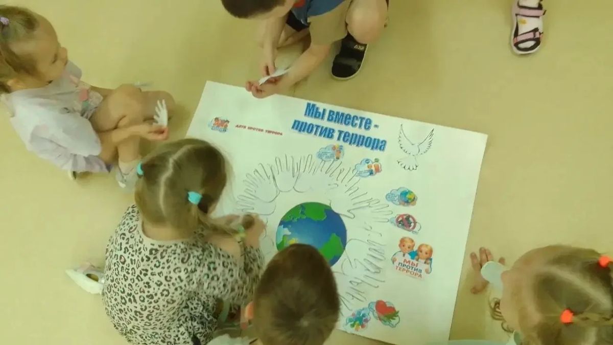 Сегодня в детских садах Сыктывкара прошли мероприятия, посвящённые Дню солидарности в борьбе с терроризмом Сегодня в детских садах Сыктывкара прошли мероприятия, посвящённые Дню солидарности в борьбе с терроризмом