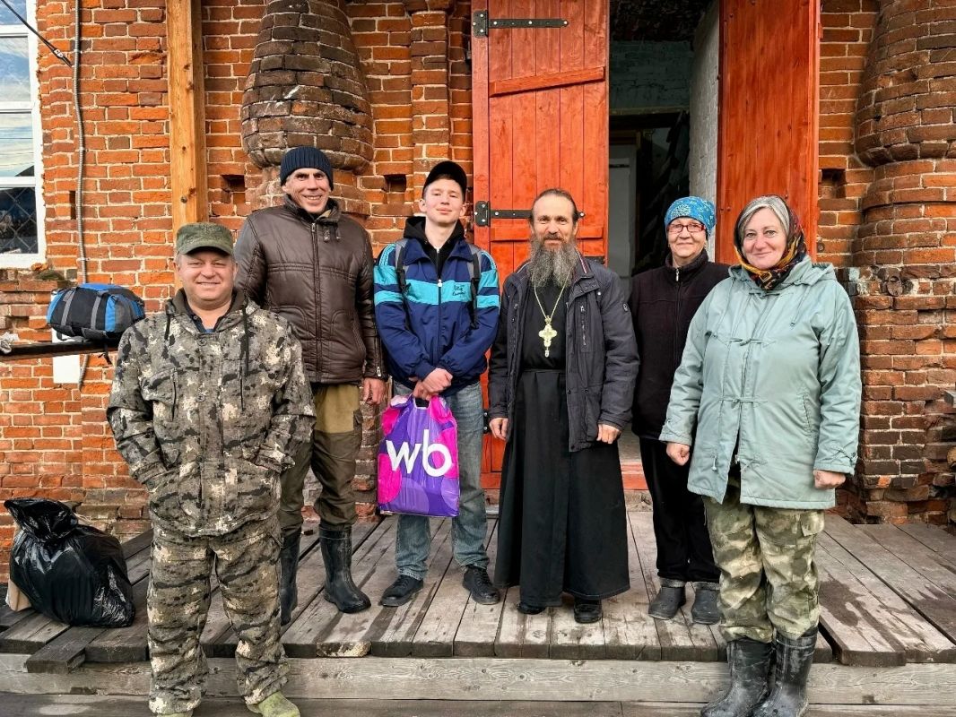 В храме Вознесения Господня в селе Керес Корткеросского района вновь прошел субботник В храме Вознесения Господня в селе Керес Корткеросского района вновь прошел субботник