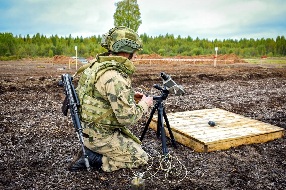 Петербургский взрывотехник-росгвардеец завоевал «серебро» на конкурсе групп разминирования Росгвардии Петербургский взрывотехник-росгвардеец завоевал «серебро» на конкурсе групп разминирования Росгвардии